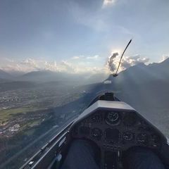 Flugwegposition um 16:02:30: Aufgenommen in der Nähe von Gemeinde Thaur, Thaur, Österreich in 1131 Meter